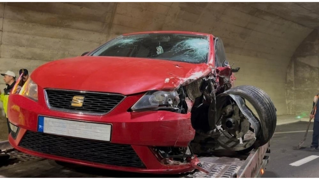 Bursa’da otomobil karşı şeride geçti: 1 ölü, 1 ağır yaralı Bursa-Orhaneli yolunda otomobilin karşı şeride geçerek motosiklete çarptığı kaza güvenlik