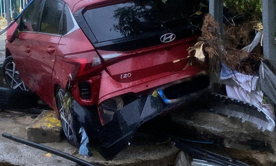 Ayazağa’da selin boyutu gün ağarınca ortaya çıktı İstanbul’un Sarıyer ilçesine bağlı Ayazağa Mahallesi’nde şiddetli yağış nedeniyle cadde