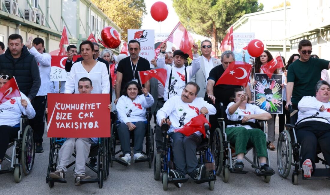 Osmangazi’de Cumhuriyet coşkusu engel tanımadı Osmangazi Belediyesi Engelliler Bakım Merkezi’nde eğitim gören özel gereksinimli