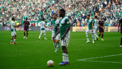 Bursaspor, Bandırmaspor’u ilk yarıda bulduğu gollerle 3-0 yendi. Ev sahibi