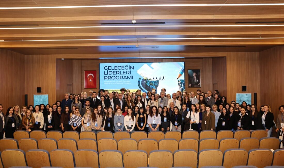 Nilüfer’de 90 üniversiteli için 8 aylık liderlik yolculuğu başladı Nilüfer Belediyesi öncülüğünde hayata geçirilen “Geleceğin Liderleri” programı başladı.