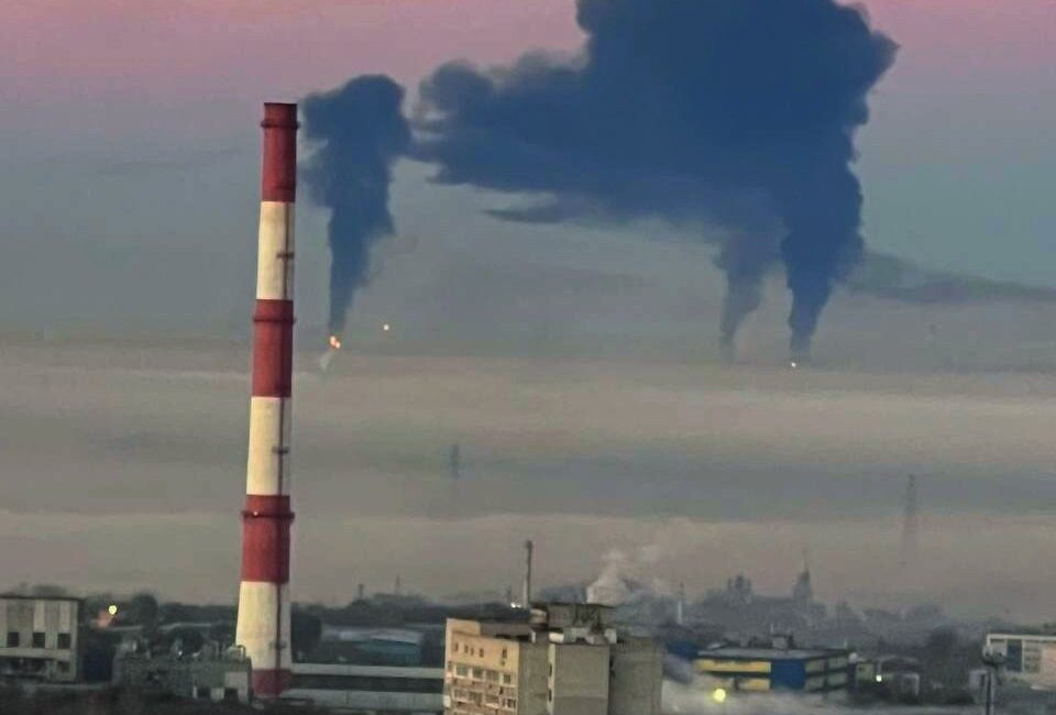 Rusya’daki petrol rafinerisinde İHA saldırısı sonrası yangın çıktı Rusya’nın Samara bölgesindeki Novokuibyshevsk petrol rafinerisinde İnsansız Hava Aracı (İHA)