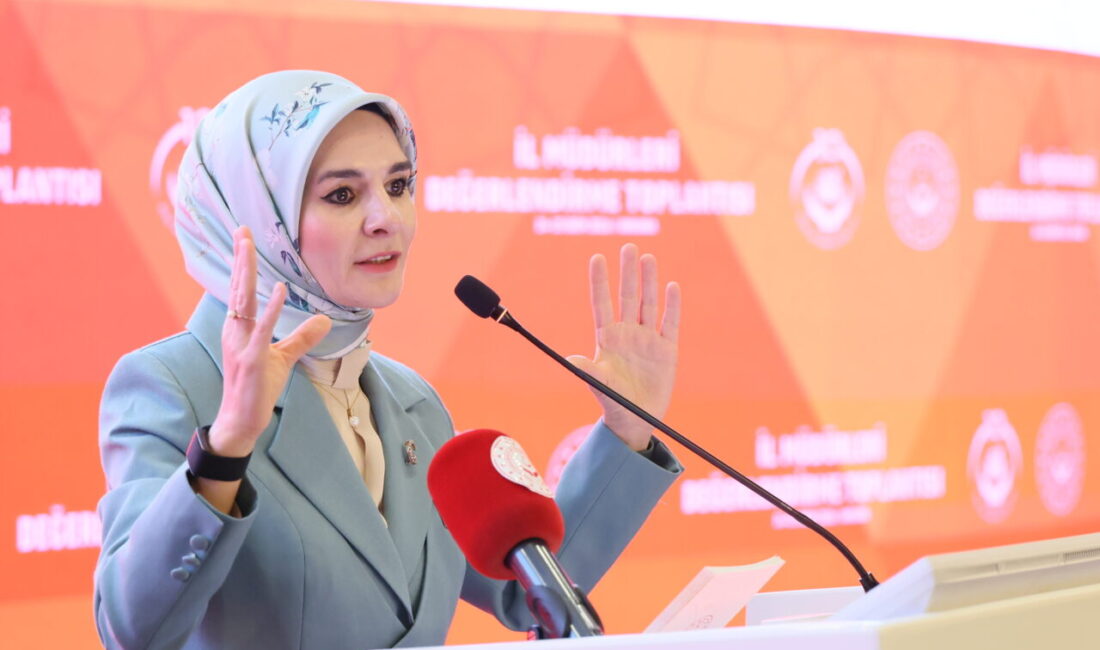 Bakan Göktaş’tan bakım kuruluşlarına habersiz denetim talimatı Aile ve Sosyal Hizmetler Bakanı Mahinur Özdemir Göktaş, çocuk, yaşlı