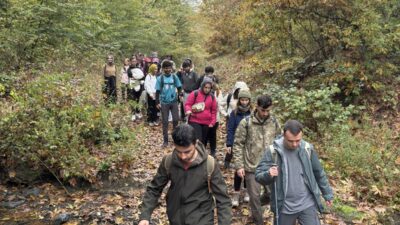 Nilüfer Belediyesi’nin 29 Ekim Cumhuriyet Bayramı kapsamında düzenlediği yürüyüşte doğaseverler,