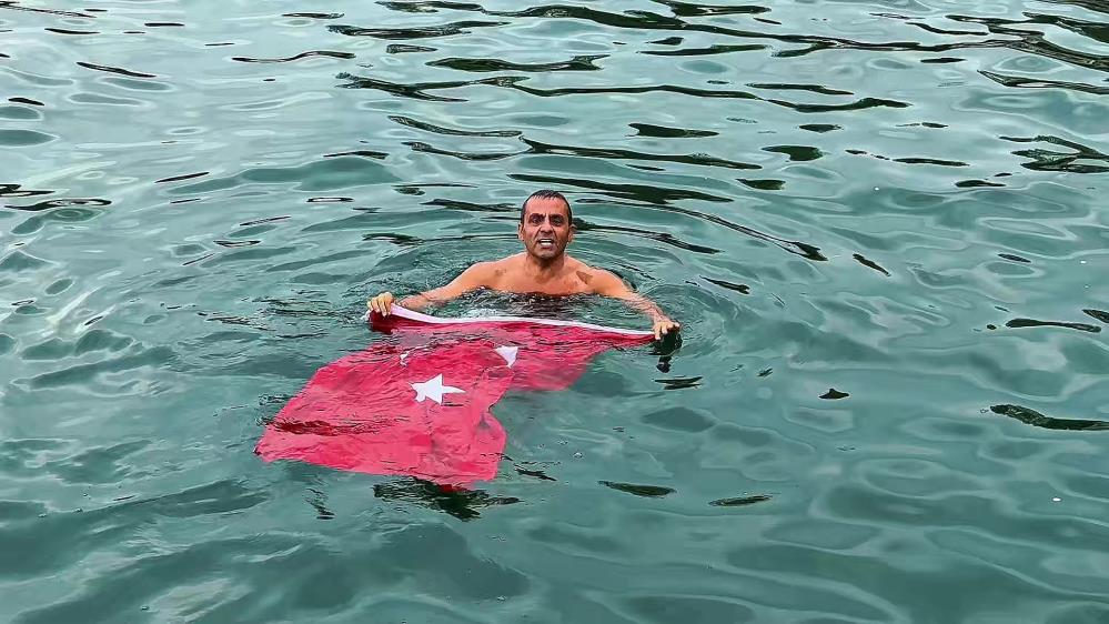 Bursa'nın Gemlik ilçesinde 29 Ekim Cumhuriyet Bayramı coşkusu, soğuk ve