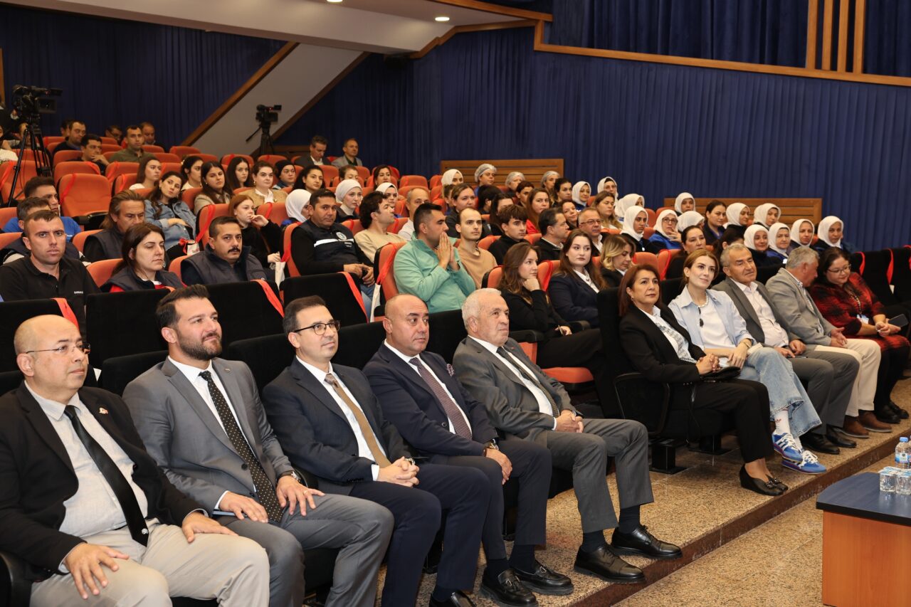 Elit Andaç Çam, Nilüfer’de gençler ve emekçilerle buluştu 1 Bülten Medya -