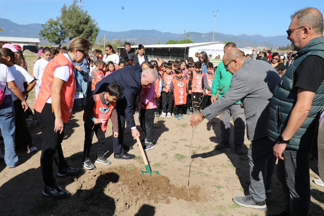 Öğrenciler fidan dikti, can dostları unutmadı 3 Bülten Medya -