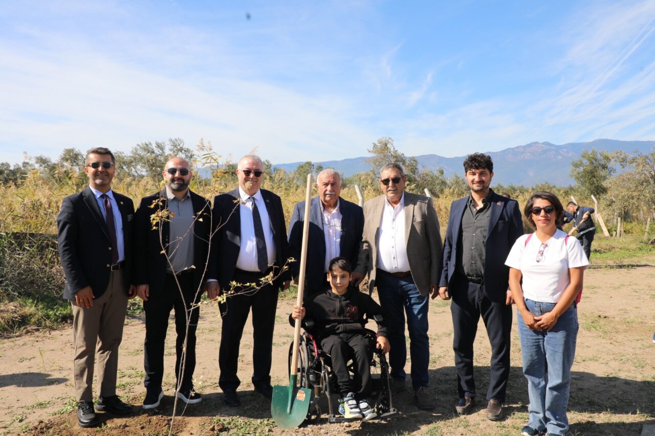 Öğrenciler fidan dikti, can dostları unutmadı 2 Bülten Medya -