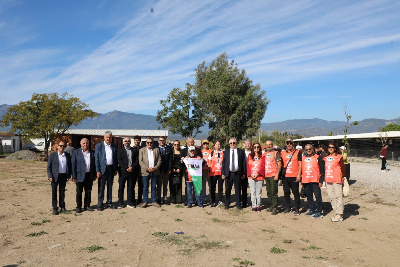 Öğrenciler fidan dikti, can dostları unutmadı 4 Bülten Medya -