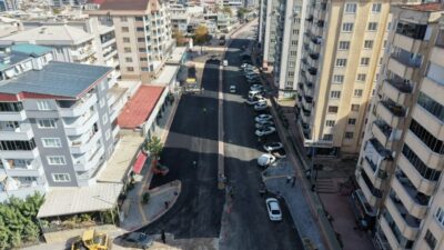 Bursa Büyükşehir Belediyesi, Yıldırım ilçesi Esenevler Mahallesi’ndeki Erdoğan Caddesi’nde asfalt