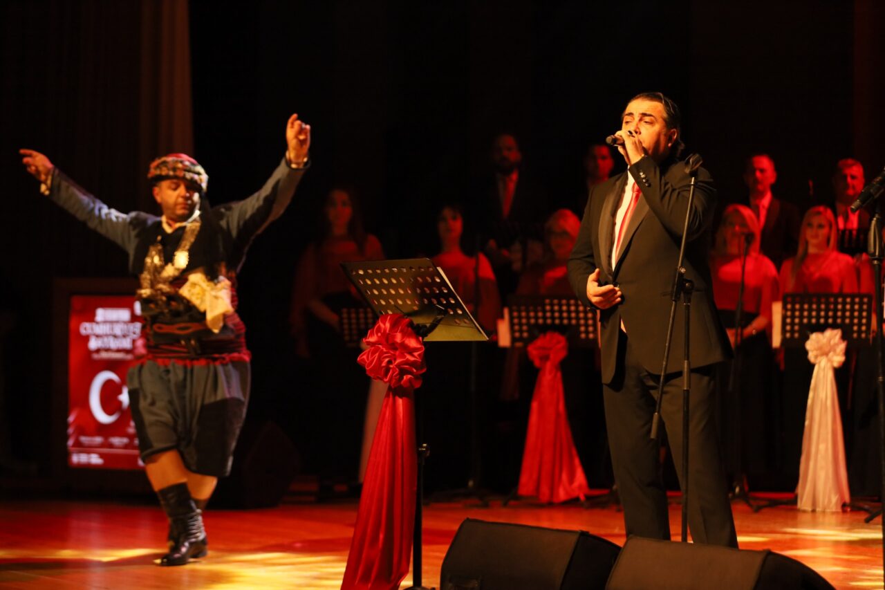 Bursa’da Cumhuriyet coşkusu Türk müziğiyle buluştu 1 Bülten Medya -