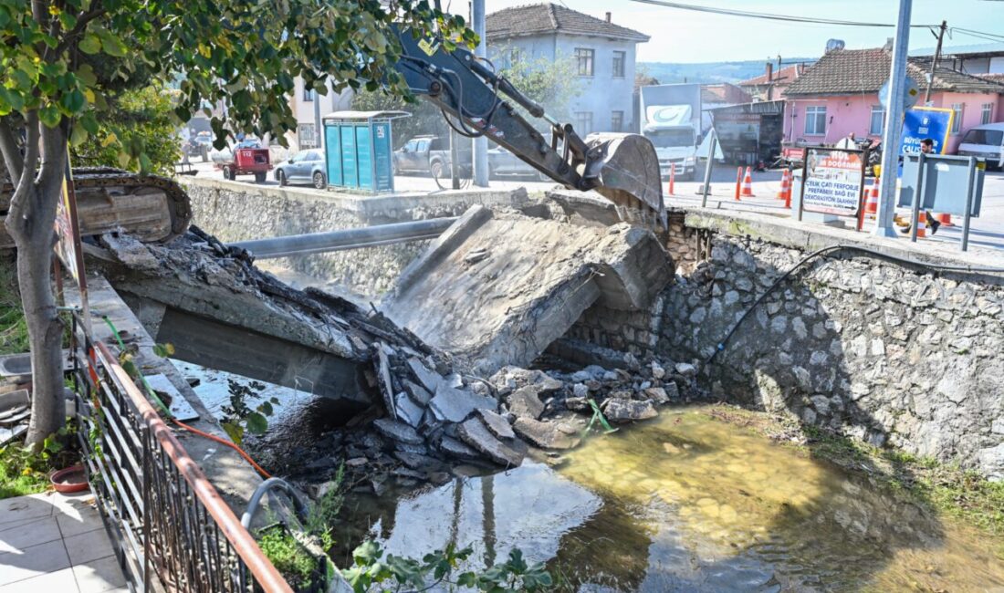 Bursa’da 56 yıllık köprü yenileniyor Mudanya’nın Çekrice Mahallesi’nde 1970 yılında yapılan tek şeritli köprünün yerine