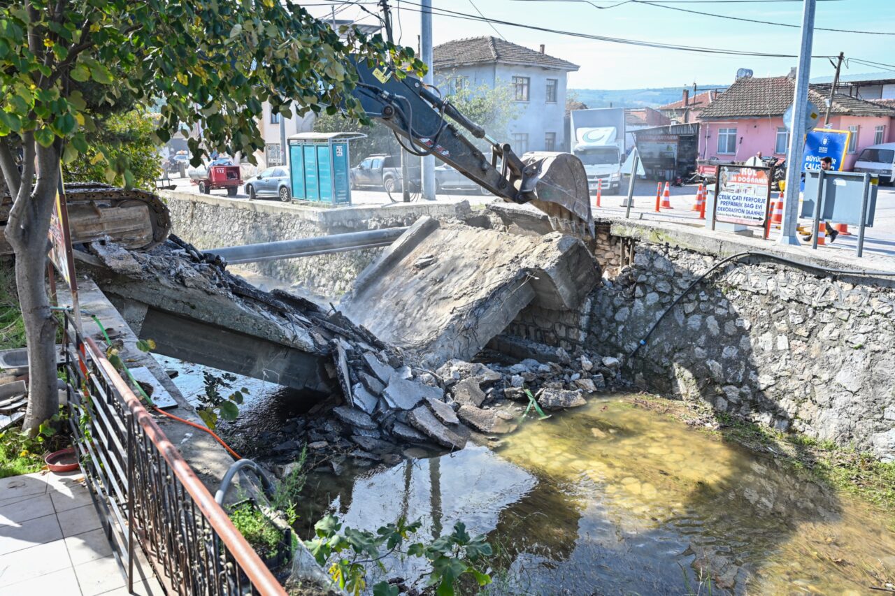 Mudanya’nın Çekrice Mahallesi’nde 1970 yılında yapılan tek şeritli köprünün yerine