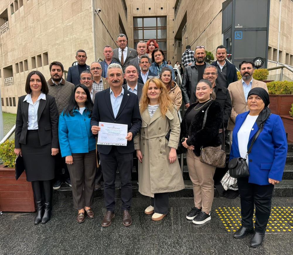 Bursa'da yapılan kongrenin ardından yönetimini de belirleyen Yeni Parti Bursa