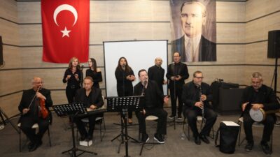 Osmangazi Belediyesi tarafından düzenlenen etkinlikte Türk Sanat Müziği Korosu sahne