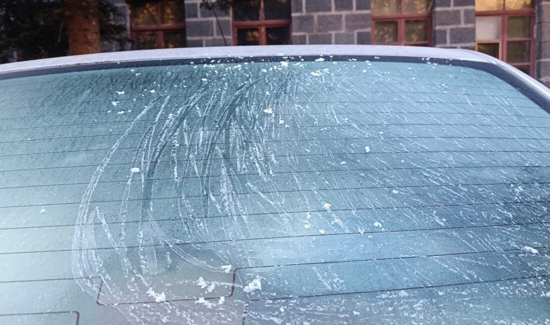 Kars’ta sıcaklık eksi 6’ya düştü, araç camları buzla kaplandı Kars’ta gece saatlerinde etkili olan soğuk hava nedeniyle sabah saatlerinde