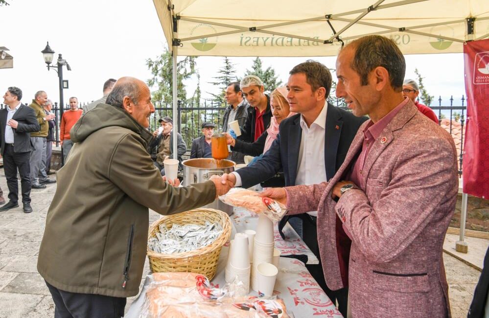 Başkan Erkan Aydın mahallelerin nabzını tutuyor Osmangazi Belediye Başkanı Erkan Aydın, ilçeyi ortak akıl ve istişare