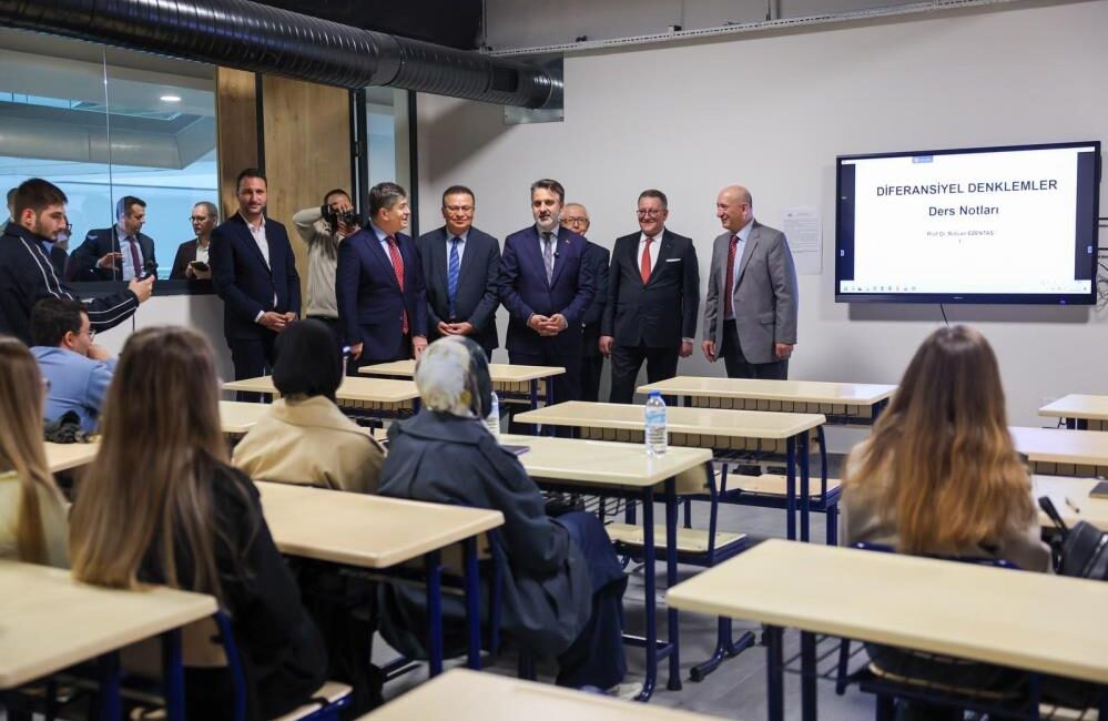 Bursa Büyükşehir Belediye Başkan Vekili Şahin Biba, üniversiteli gençlere seslenerek,