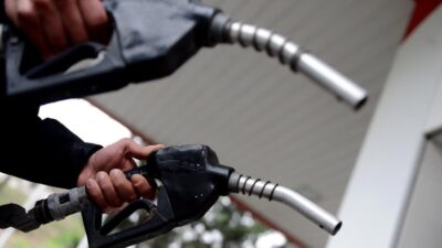  Benzine 4 lira 30 kuruş indirim geldi