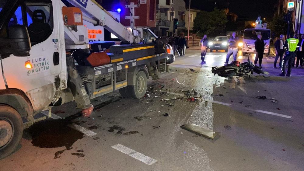 Bursa’nın İnegöl ilçesinde meydana gelen trafik kazasında kamyonet ile motosiklet