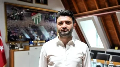 Bursaspor Başkanı Enes Çelik, maçın 86. dakikasında Henrique’nin kırmızı kart