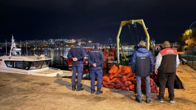 Bursa'nın Gemlik ilçesine bağlı Gemsaz sahilinde gerçekleştirilen ortak denetimde kaçak