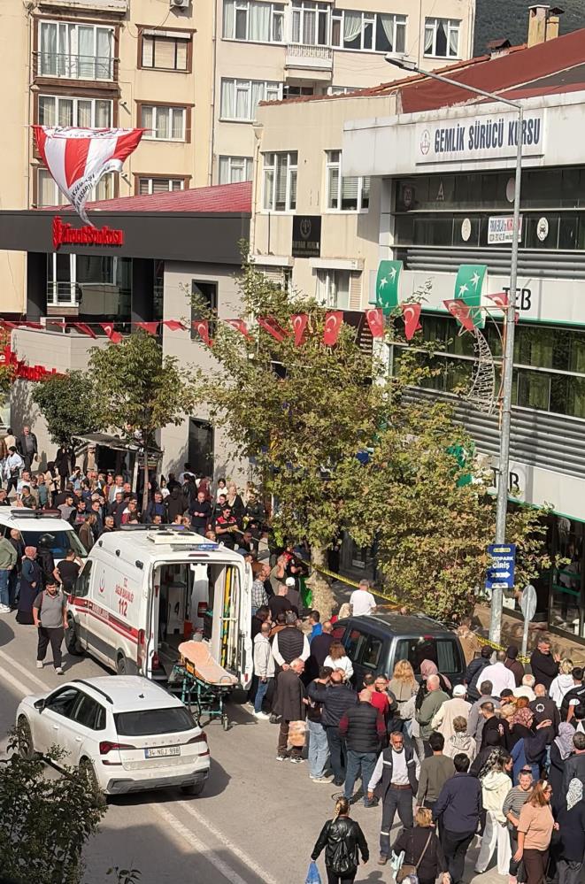 Bursa'nın Gemlik ilçesinde bıçaklı saldırıda yaralanan 4 aylık hamile kadın