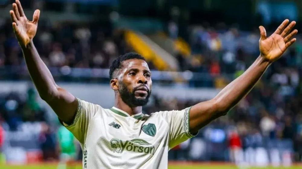 Kelechi Iheanacho’dan Bursaspor taraftarına Süper Lig sözü Kelechi Iheanacho, Bursaspor’a transfer sürecini anlatırken yeşil-beyazlı taraftara özel mesaj