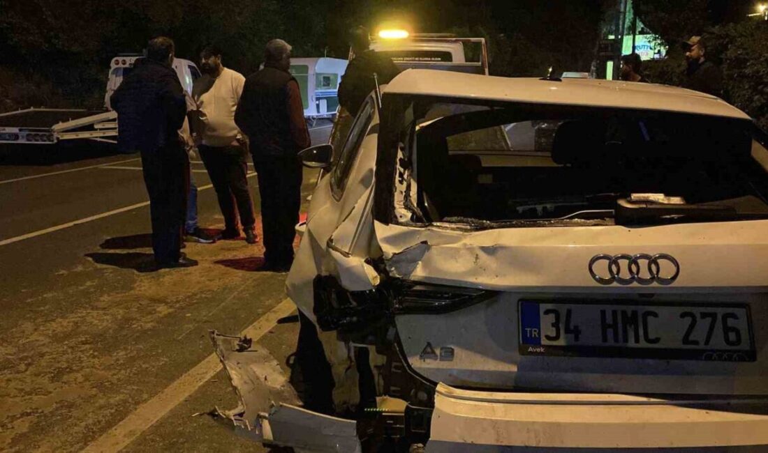 İstanbul Sarıyer’de karşı yönden hızla gelen bir aracın sıkıştırdığı otomobil,