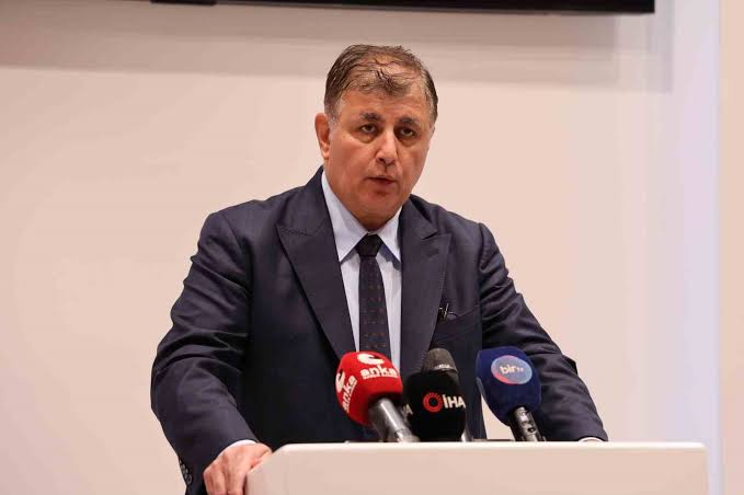 Cemil Tugay AK Parti’ye katıldı! İzmir Büyükşehir Belediye Başkanı Cemil Tugay, AK Parti’ye katıldı. Haziran