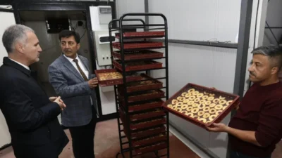 İnegöl’ün yaş meyve çeşitleri ve belediyenin Özündenkuru markasıyla ürettiği meyve