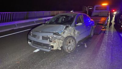Bursa'nın İnegöl ilçesinde üç aracın karıştığı zincirleme trafik kazasında 1'i