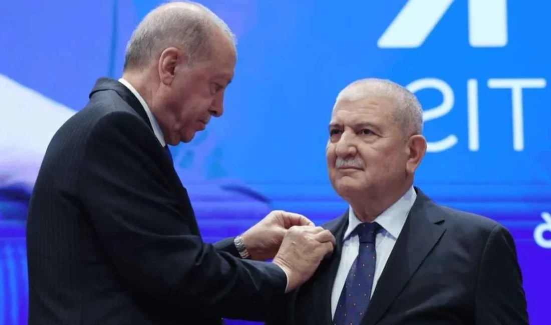 AK Parti’de milletvekili 281’e yükseldi Bağımsız Bursa Milletvekili Kani Torun, düzenlenen törenle AK Parti'ye geçti.