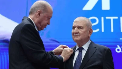 Bağımsız Bursa Milletvekili Kani Torun, düzenlenen törenle AK Parti'ye geçti.