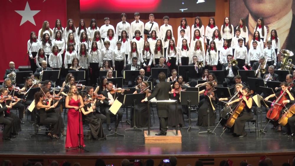 Cumhuriyet coşkusu senfonik ezgilerle yükseldi Bursa’da Cumhuriyet’in 103’üncü yıl dönümü dolayısıyla düzenlenen özel konserde, Bursa