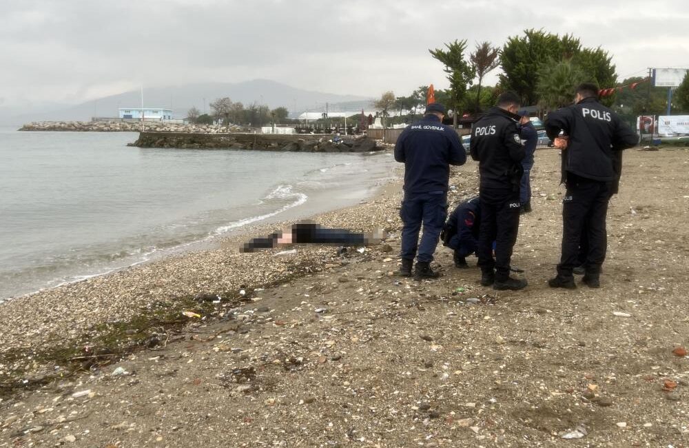 Bursa Mudanya sahilinde üzerinde erkek cesedi bulundu.
