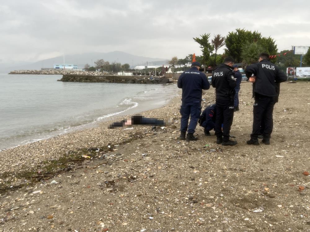 Bursa Mudanya sahilinde üzerinde erkek cesedi bulundu.