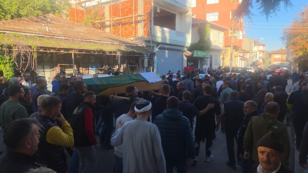 Bursa'nın Orhangazi ilçesinde çalıştığı fabrikada 12 metre yükseklikteki çatıdan düşen