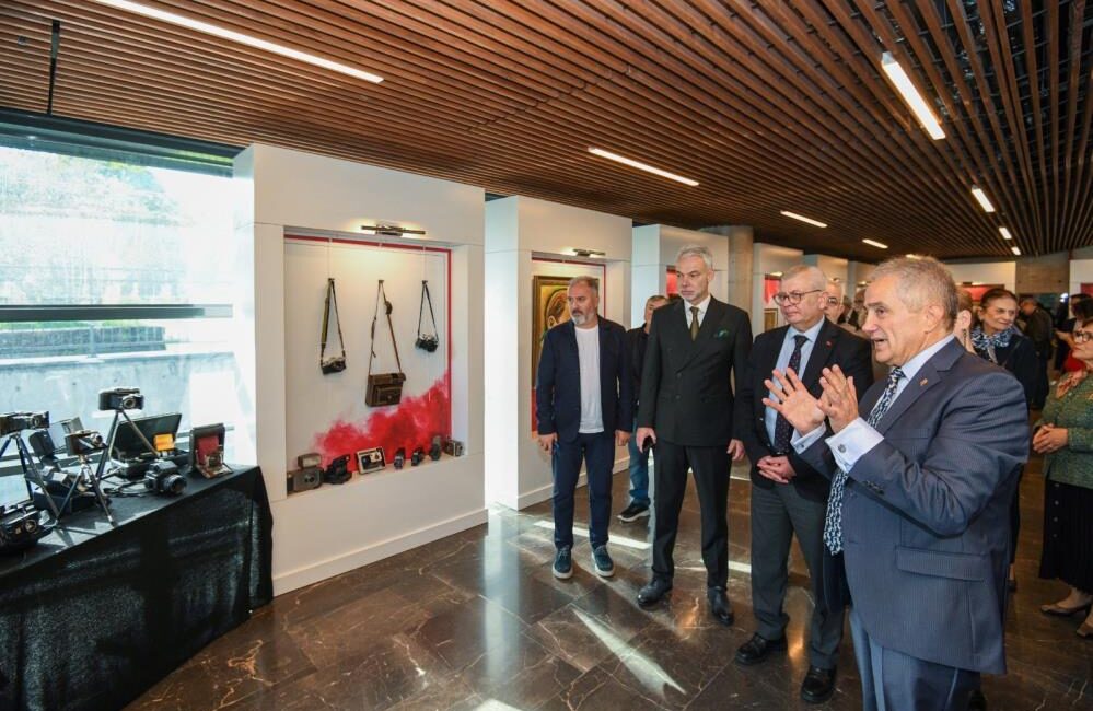 1326 Bursa Fetih Müzesi’nde anlamlı sergi Osmangazi Belediyesi, Cumhuriyet’in 103’ncü yılına özel sergi hazırladı