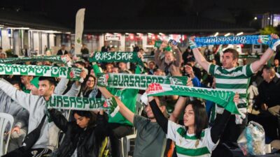 Osmangazi Belediyesi, Bursaspor-Ankara Keçiörengücü karşılaşmasını Osmangazi Meydanı'nda kurulan dev ekranda