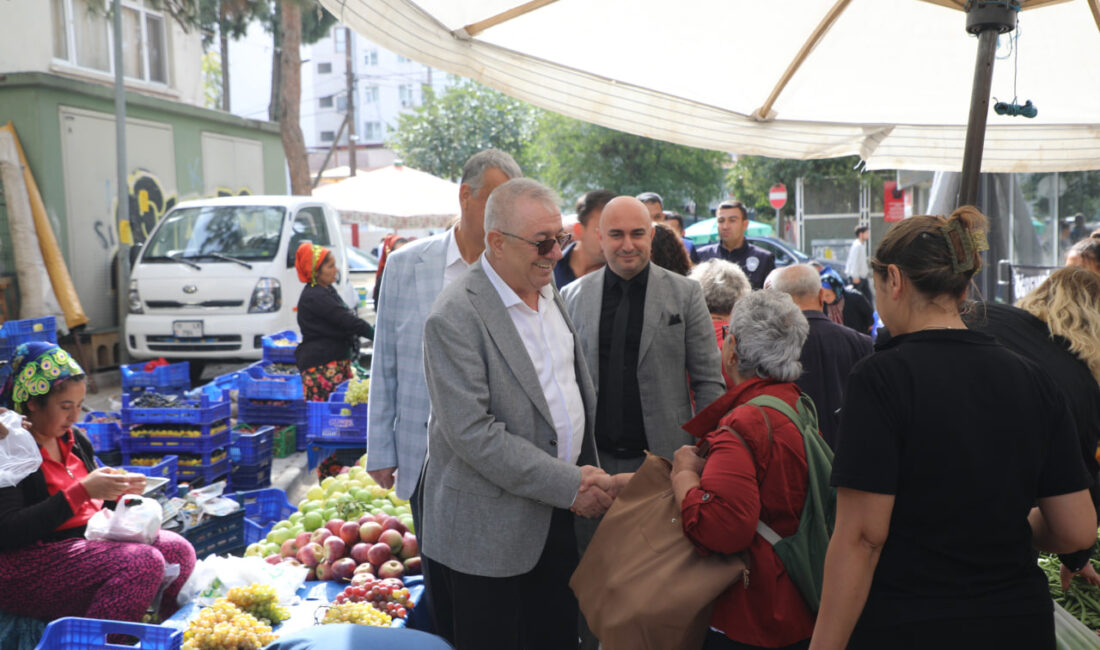 Edremit Belediye Başkanı Mehmet Ertaş, Çarşamba Pazarı’nı ziyaret ederek esnaf