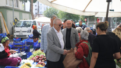 Edremit Belediye Başkanı Mehmet Ertaş, Çarşamba Pazarı’nı ziyaret ederek esnaf