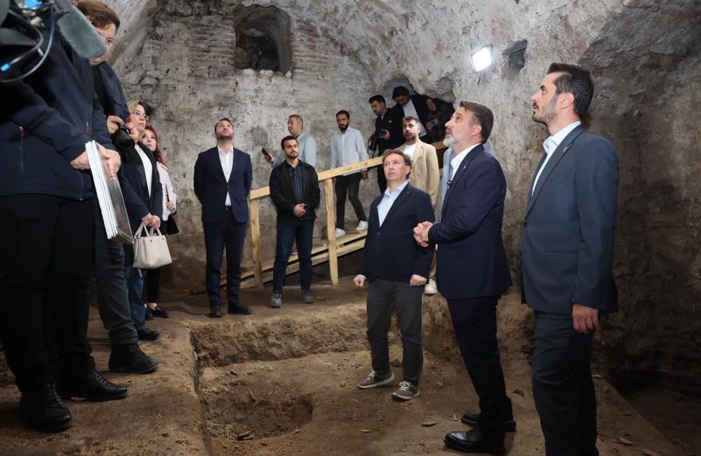 Tophane’de tarihi miras için yeni adım Bursa Büyükşehir Belediyesi Başkan Vekili Şahin Biba, Tophane'deki Bizans galerilerinde