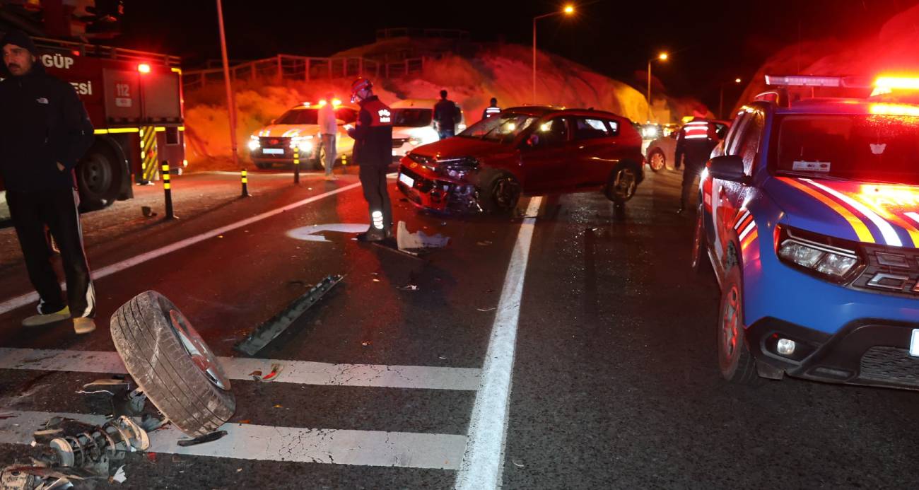 Nevşehir’de iki otomobilin kafa kafaya çarpışması sonucu 3’ü Çinli turist