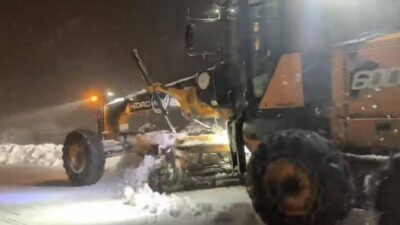 Bursa'da Uludağ'da etkili olan kar yağışıyla birlikte kar kalınlığı 20