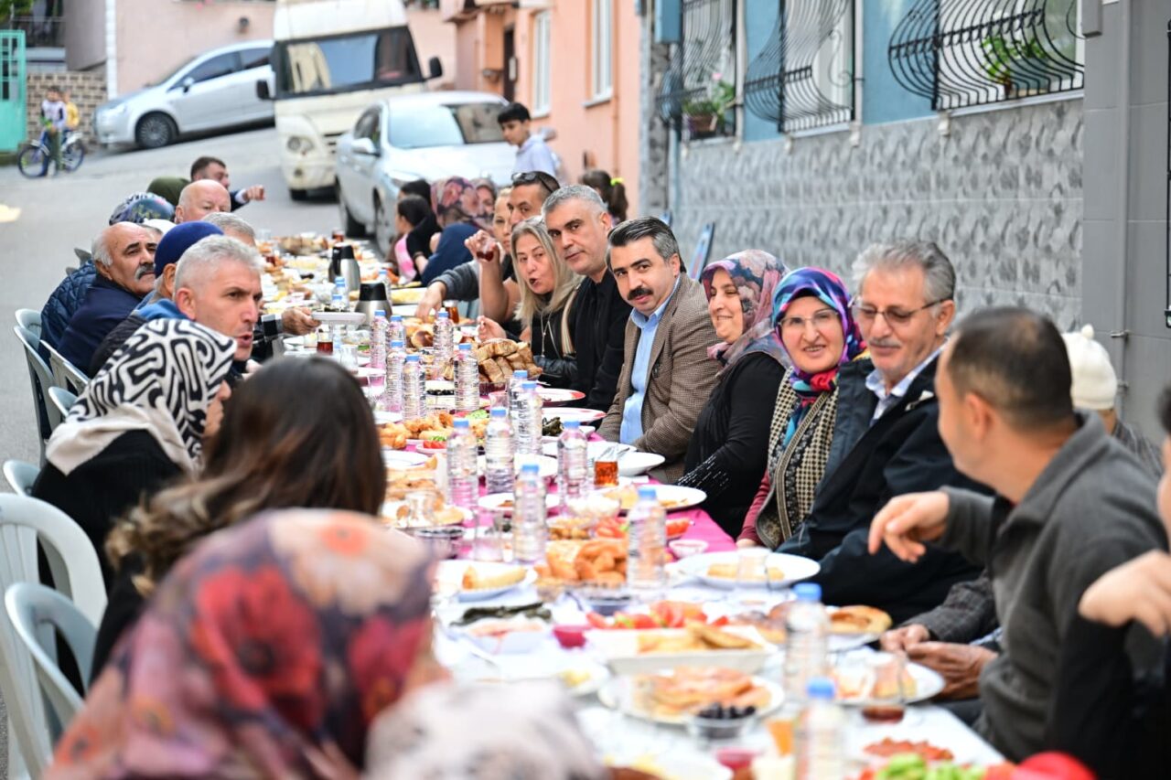 Yıldırım Belediye Başkanı Oktay Yılmaz, Piremir Mahallesi’nde yaşayan kadınların daveti