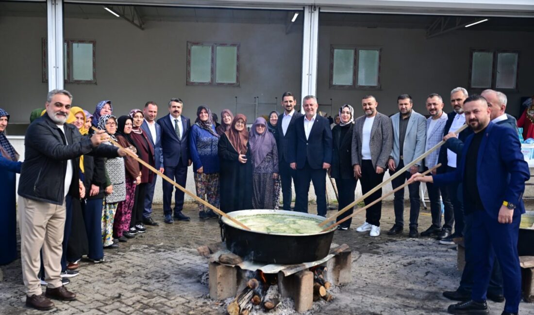 Yıldırım’da asırlık Nebi Dede Çorbası geleneği yaşatılıyor Bursa’nın Hamamlıkızık Mahallesi’nde kestane hasadı döneminde düzenlenen Nebi Dede Çorbası